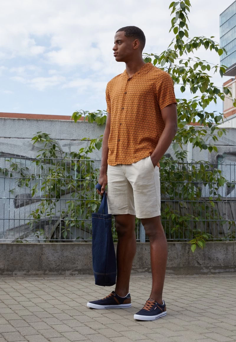 Pier One LINEN BLEND DRAWCORD SHORTS - Shorts - Beige